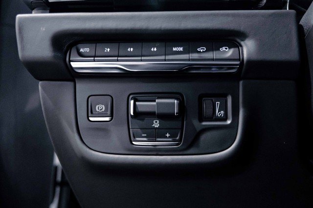 Used 2025 Cadillac Escalade Sport Platinum w/ LPO, ONYX Package image 25