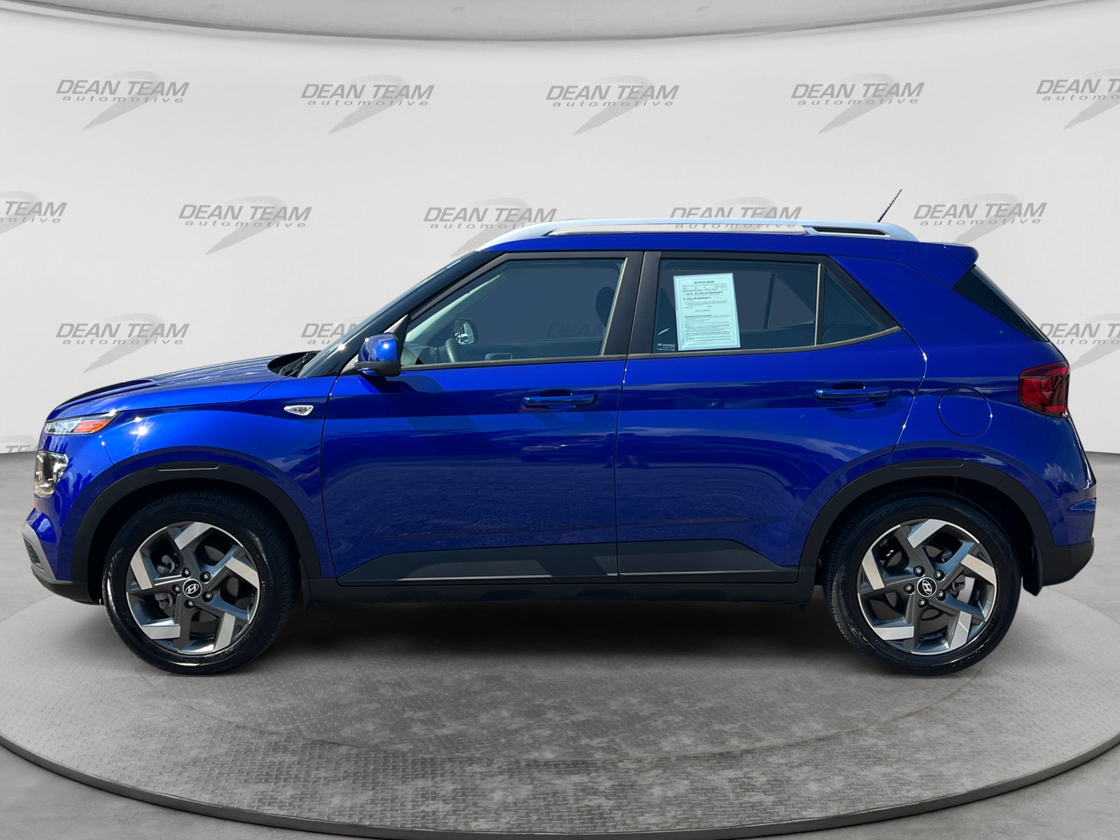 Used 2024 Hyundai Venue SEL FWD image 4