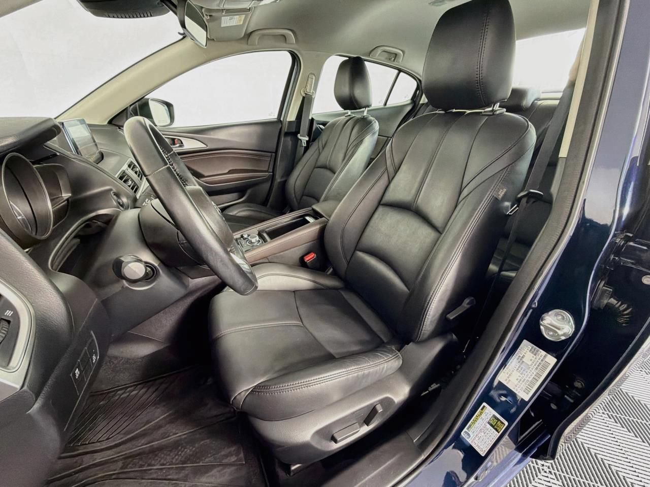 Used 2018 MAZDA MAZDA3 Touring FWD image 32