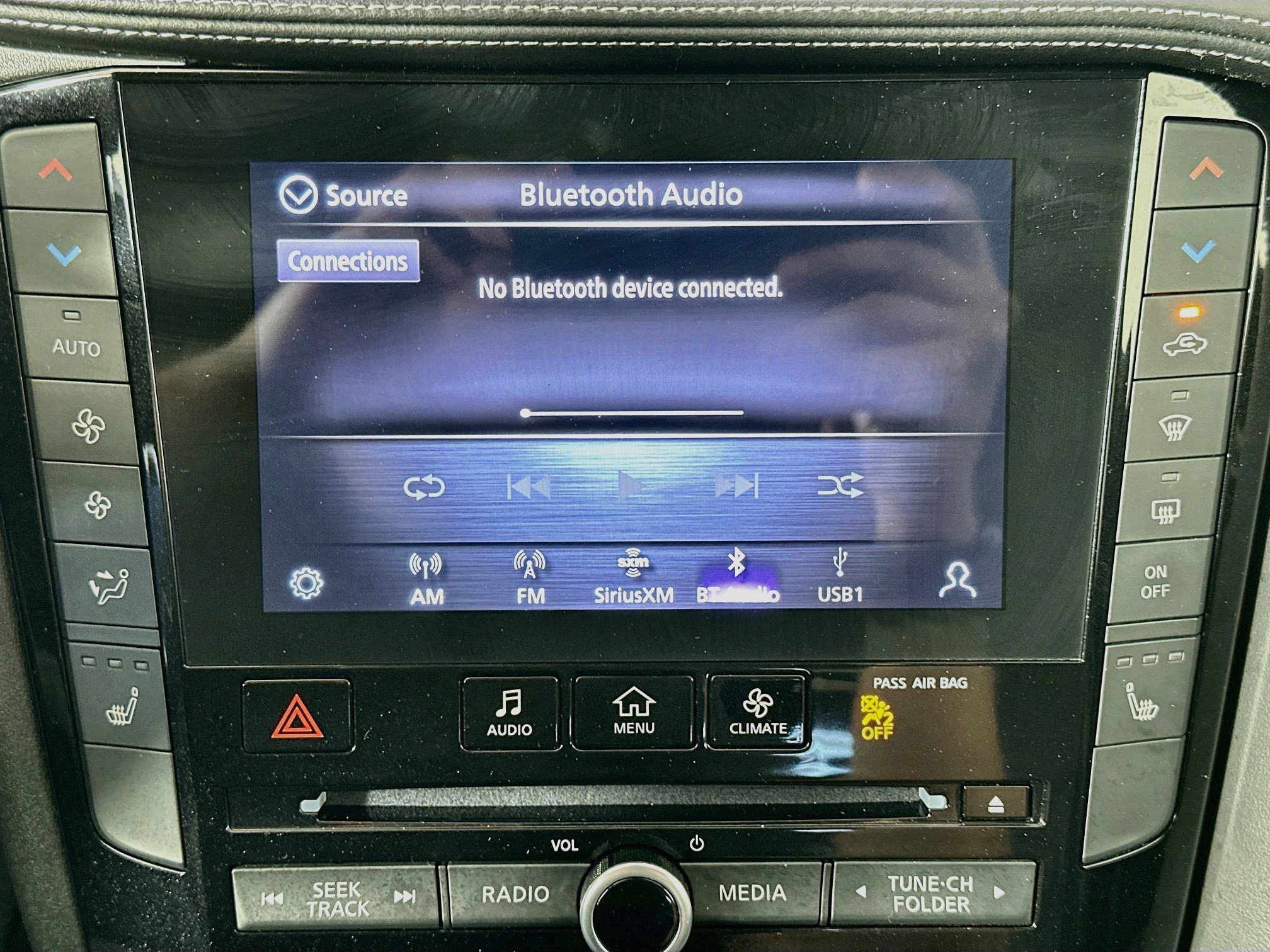 Used 2023 INFINITI QX50 Luxe w/ Accent Package FWD image 21
