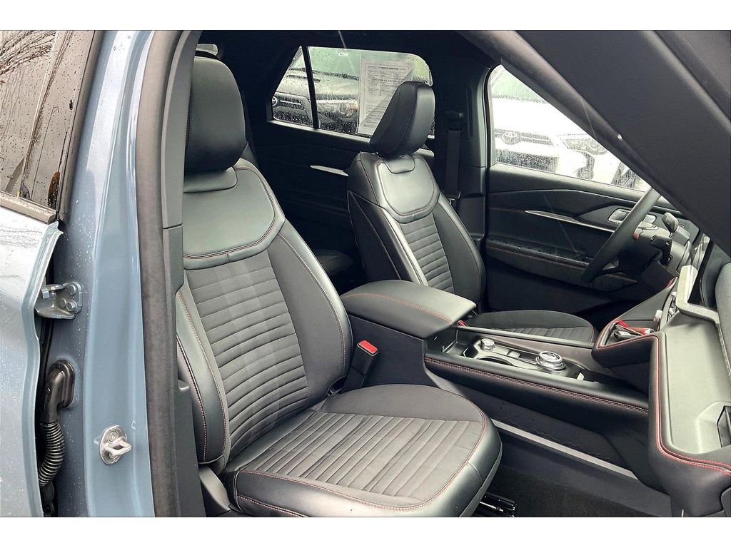 Used 2025 Ford Explorer ST-Line image 7