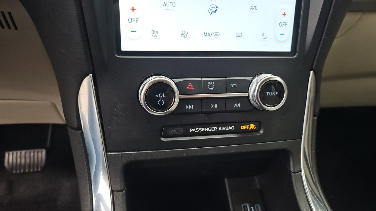 Used 2024 Ford Edge Titanium image 22