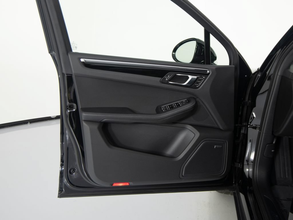 New 2026 Porsche Macan AWD/4WD image 19