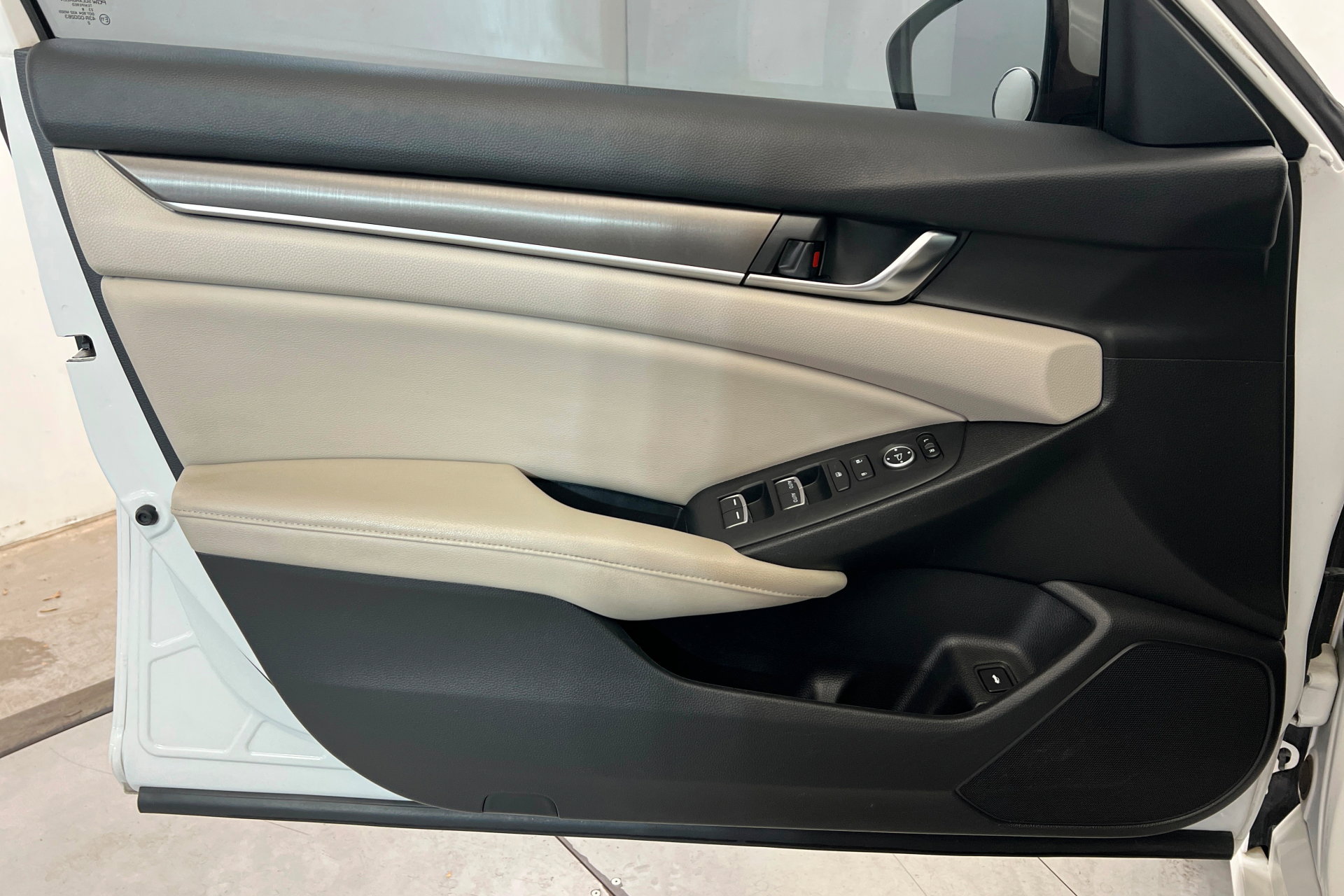 Used 2018 Honda Accord LX image 14