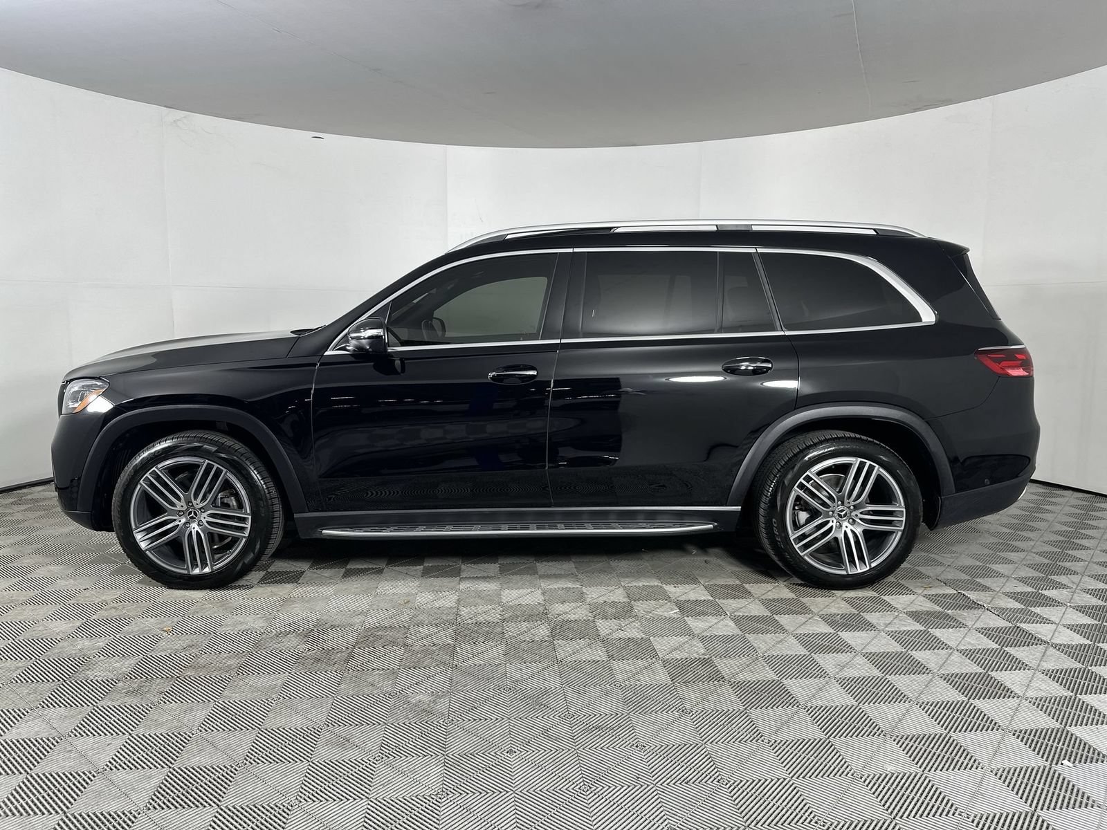 Used 2024 Mercedes-Benz GLS 450 4MATIC image 5