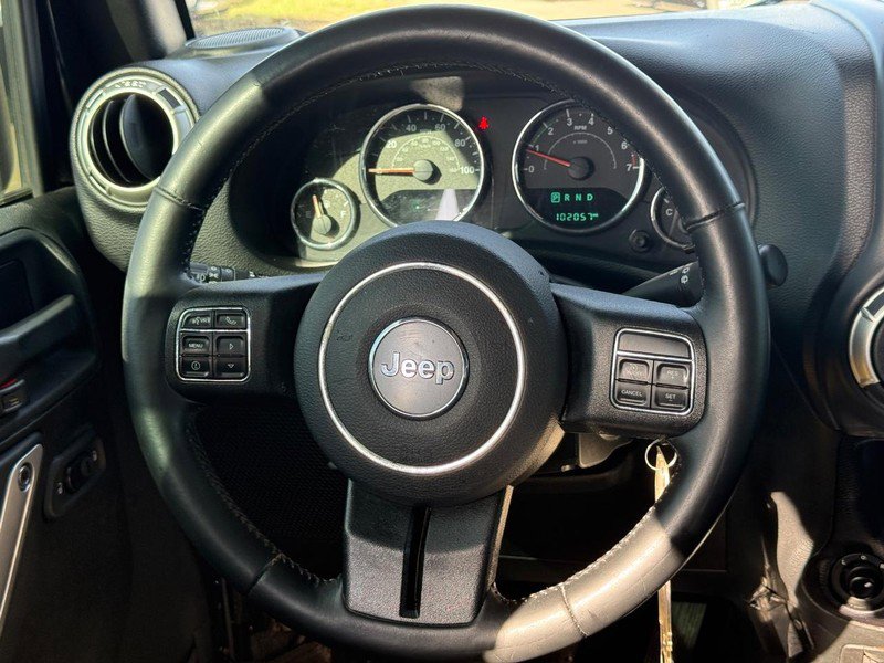 Used 2016 Jeep Wrangler Unlimited Sahara w/ Connectivity Group image 15