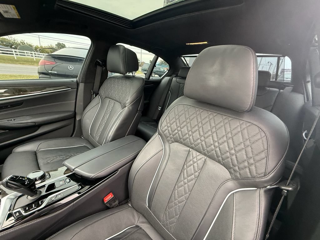 Used 2022 BMW M550i xDrive w/ Executive Package AWD/4WD image 13