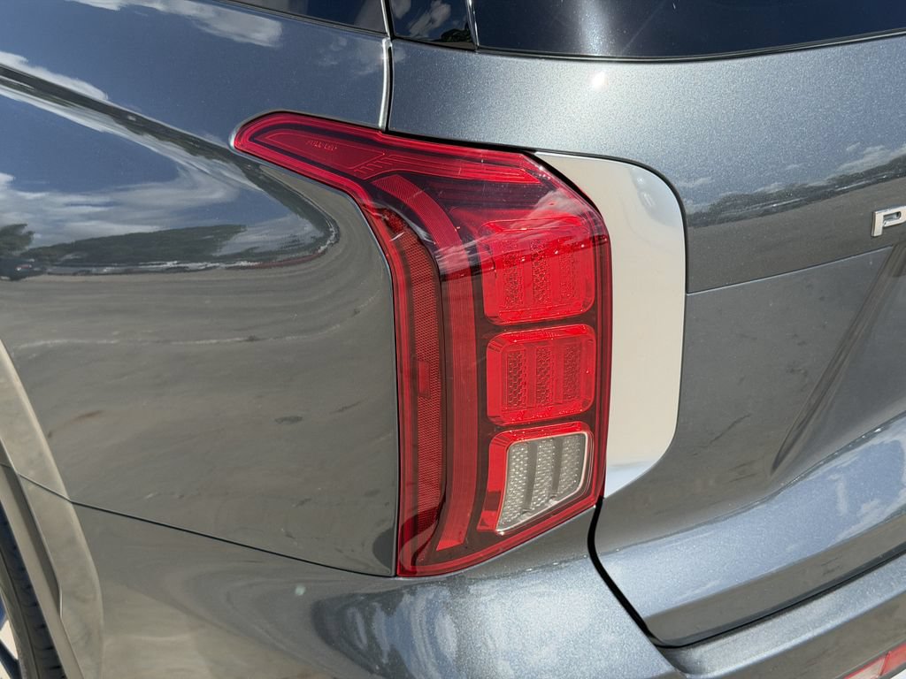 Used 2023 Hyundai Palisade Limited FWD image 11