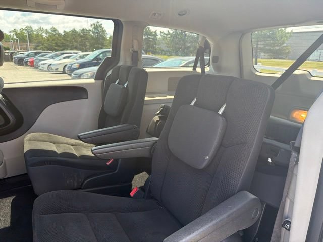 Used 2019 Dodge Grand Caravan SE FWD image 19