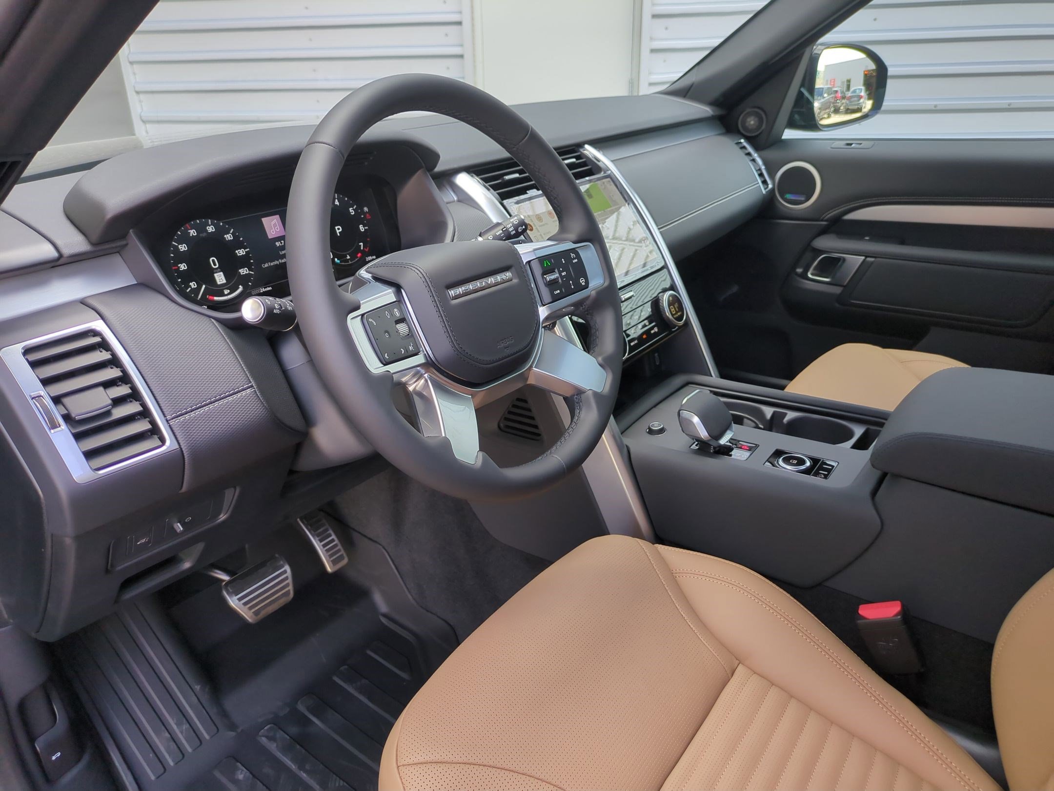 New 2026 Land Rover Discovery Dynamic SE image 12