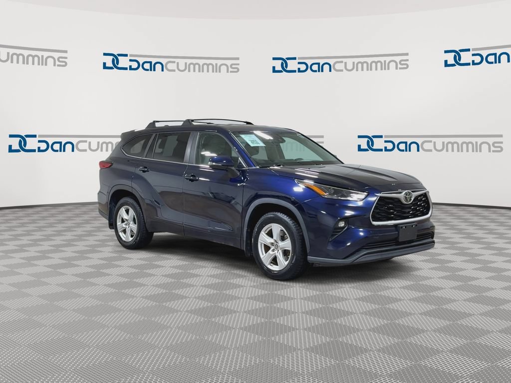 Used 2023 Toyota Highlander LE FWD image 2
