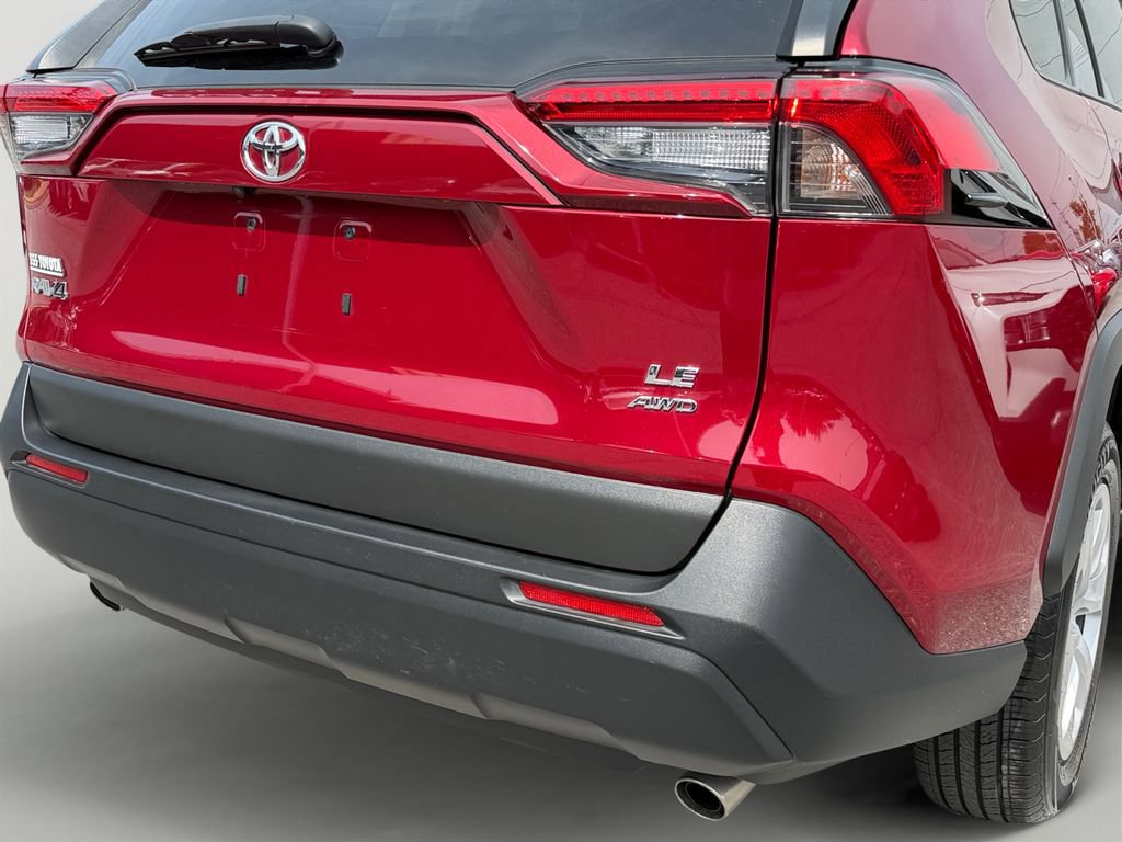 Used 2024 Toyota RAV4 LE AWD/4WD image 10