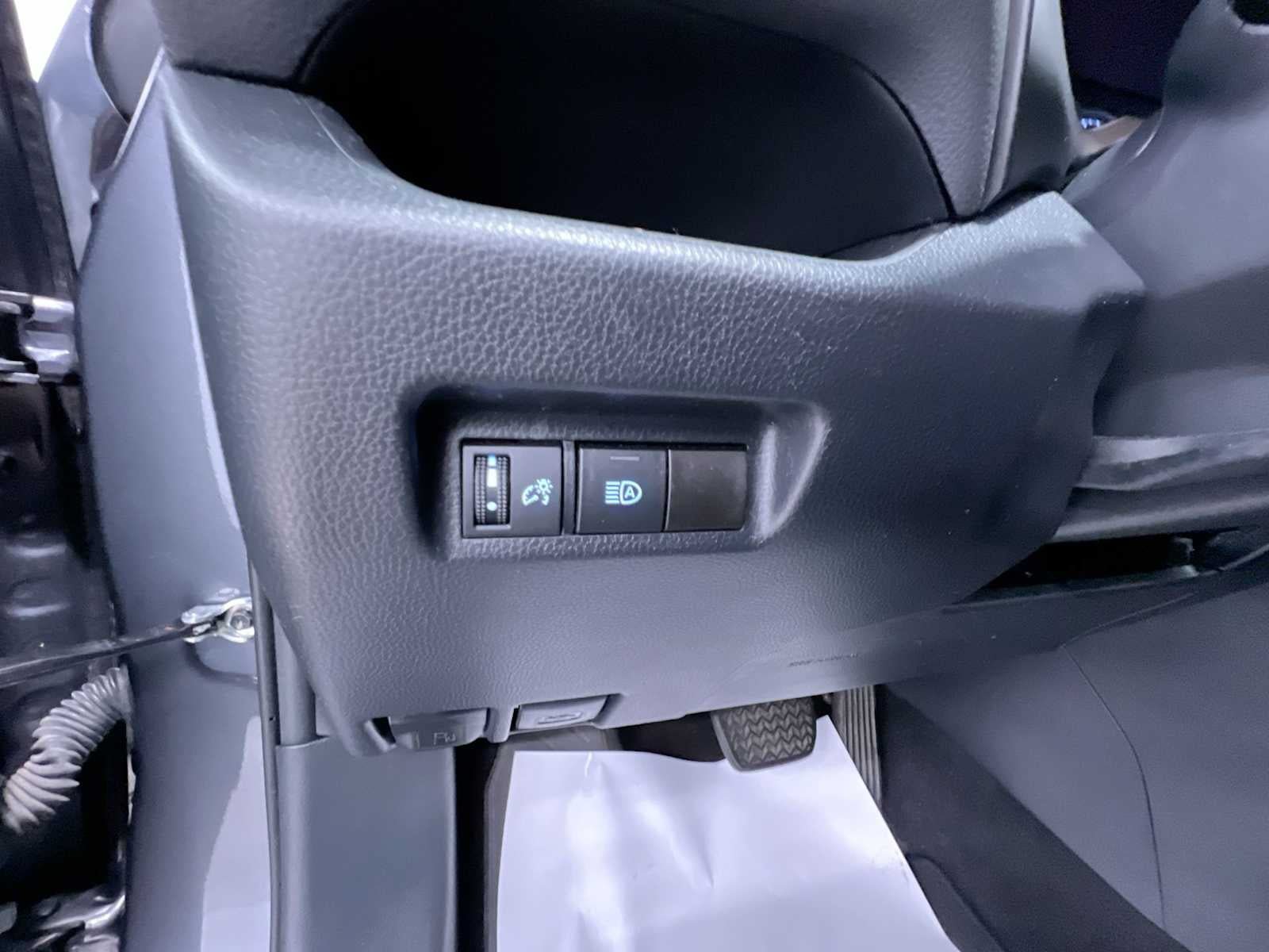Used 2019 Toyota RAV4 LE w/ Carpet Mat Package FWD image 16