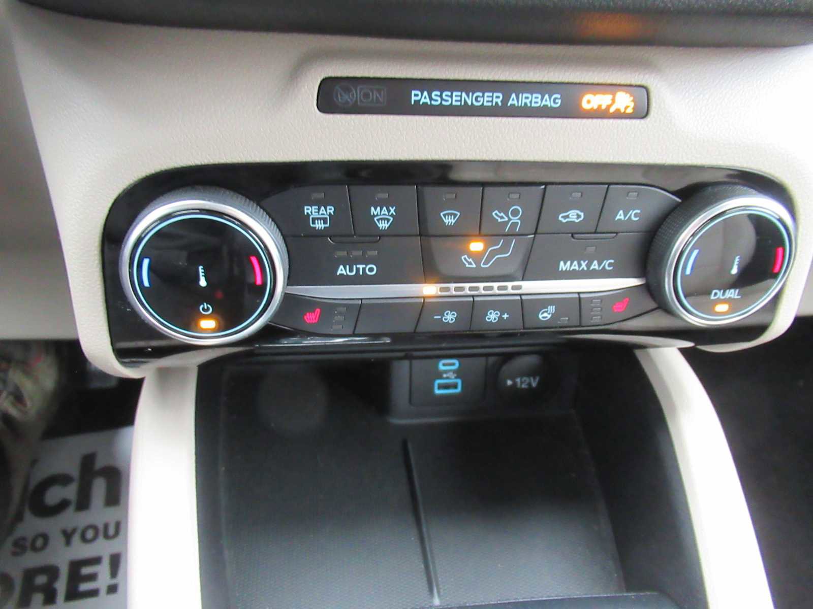 Used 2022 Ford Escape Titanium image 25