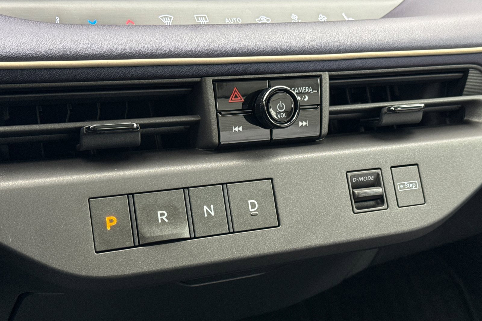 New 2026 Nissan Leaf Platinum+ w/ Cargo Package (Platinum+) image 18