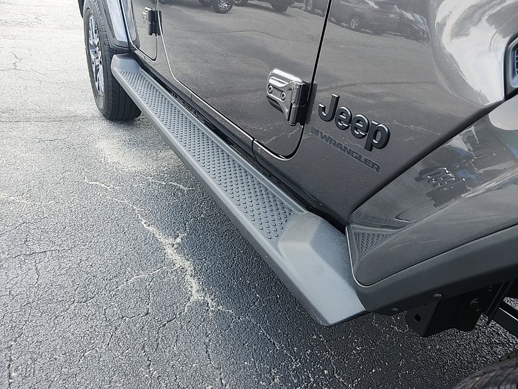 New 2025 Jeep Wrangler Unlimited Sahara AWD/4WD image 10
