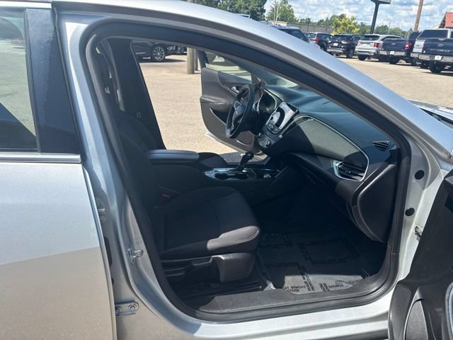Used 2019 Chevrolet Malibu LT FWD image 12