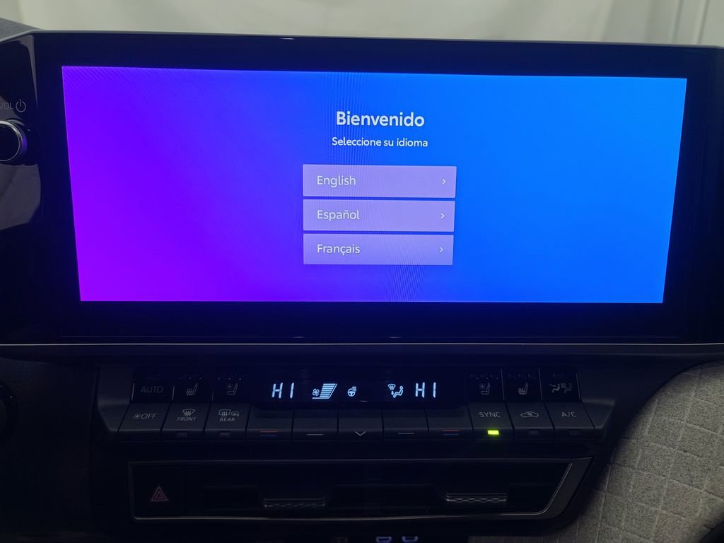 Used 2025 Toyota Camry XLE w/ Premium Plus Package image 33