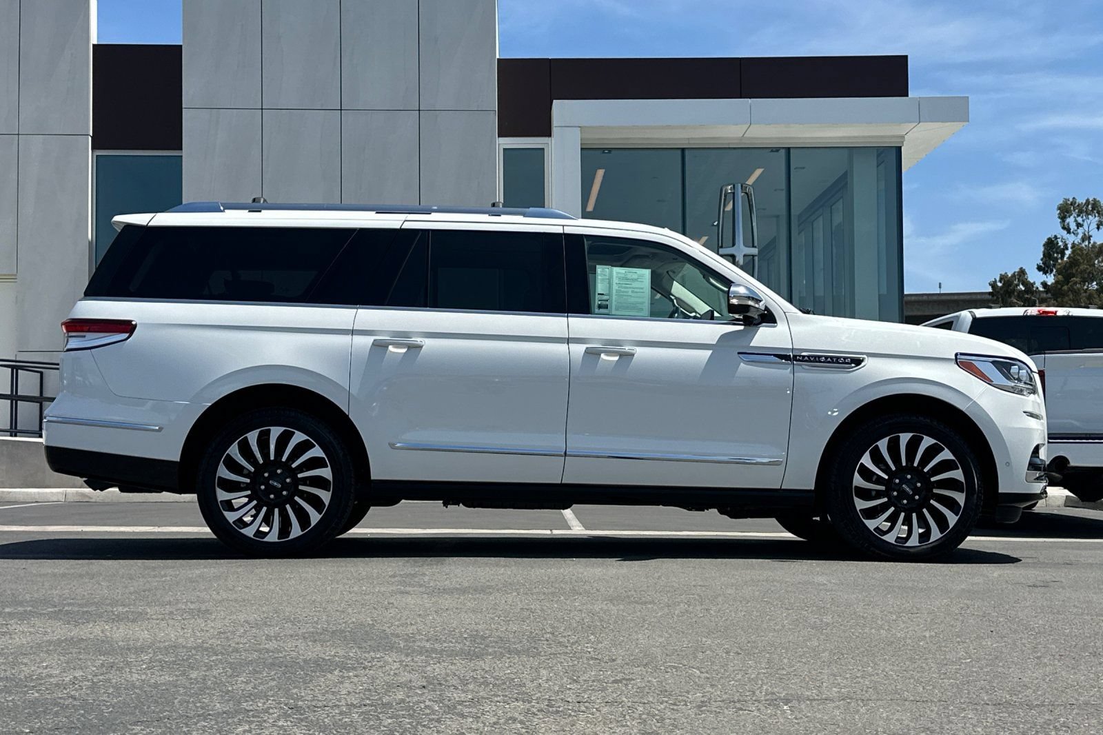 Certified 2023 Lincoln Navigator L Black Label AWD/4WD image 2