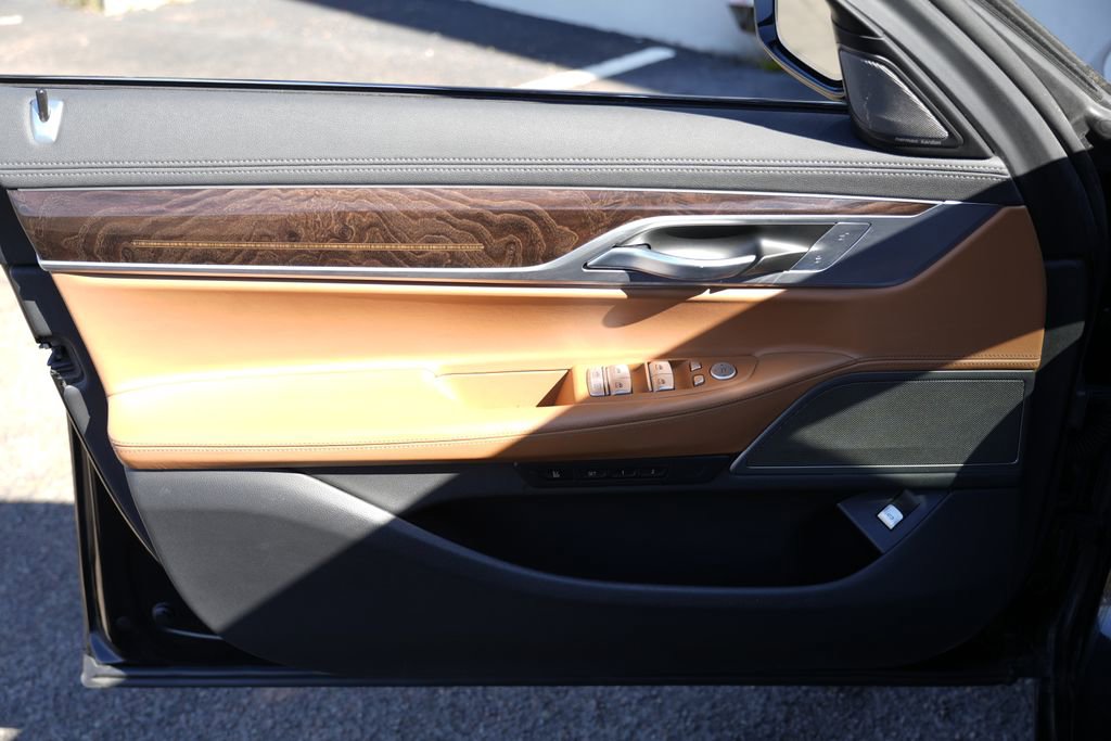 Used 2020 BMW 750i xDrive w/ Cold Weather Package image 22