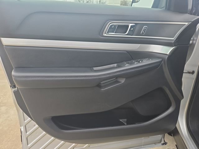 Used 2017 Ford Explorer XLT image 10