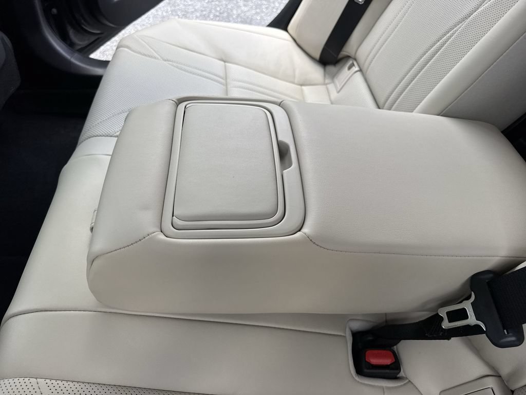 Used 2024 Lexus ES 300h Ultra Luxury w/ Accessory Package (Z2) FWD image 38