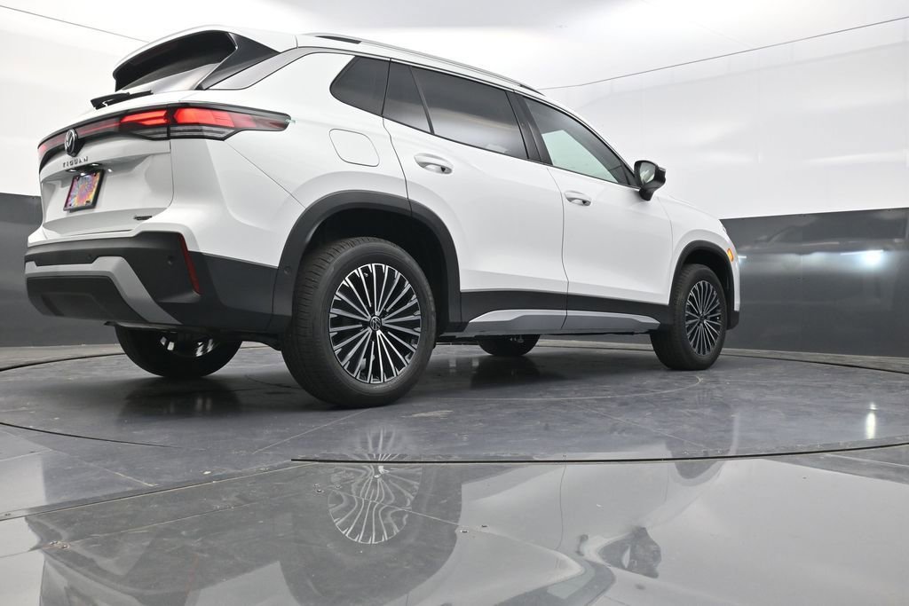 Used 2025 Volkswagen Tiguan S image 29