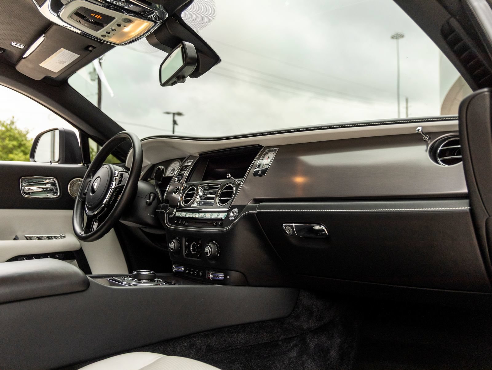 Used 2018 Rolls-Royce Wraith RWD image 51
