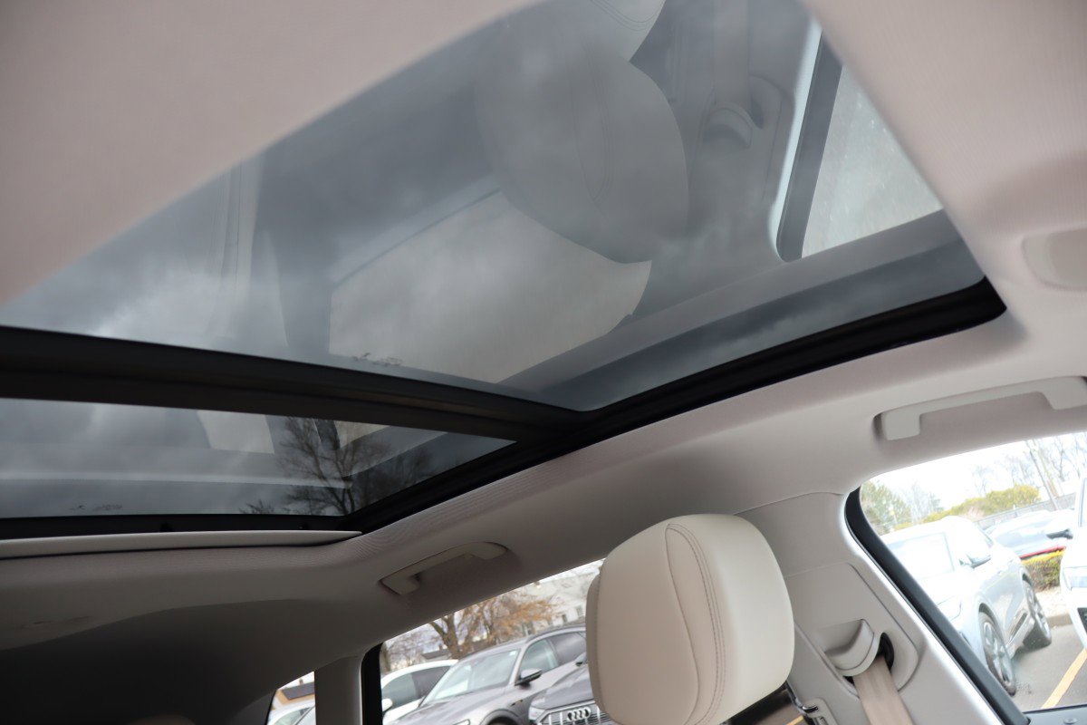 Used 2021 Audi e-tron Premium w/ Convenience Plus Package image 17