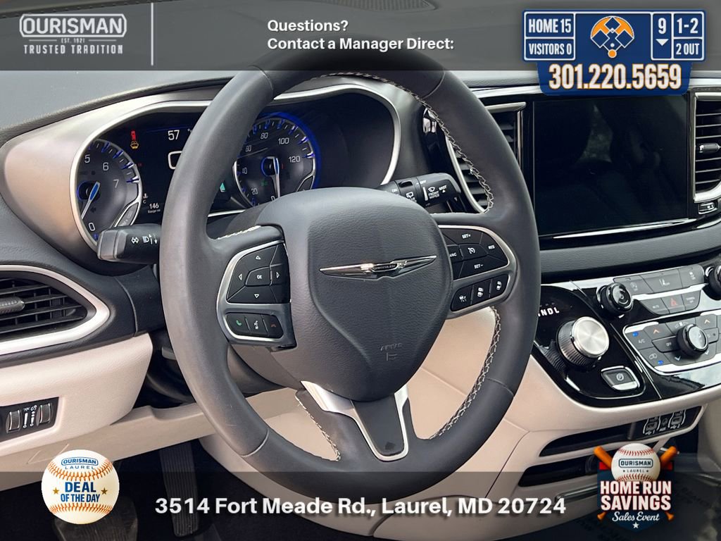 Used 2022 Chrysler Pacifica Touring-L FWD image 9