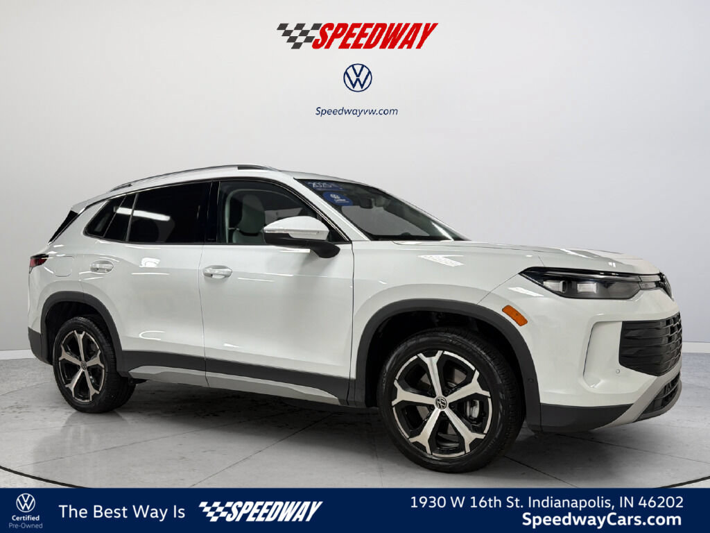 Used 2025 Volkswagen Tiguan SE AWD/4WD image 1