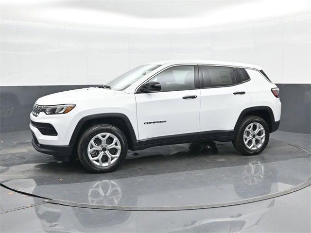 Used 2025 Jeep Compass Sport image 9