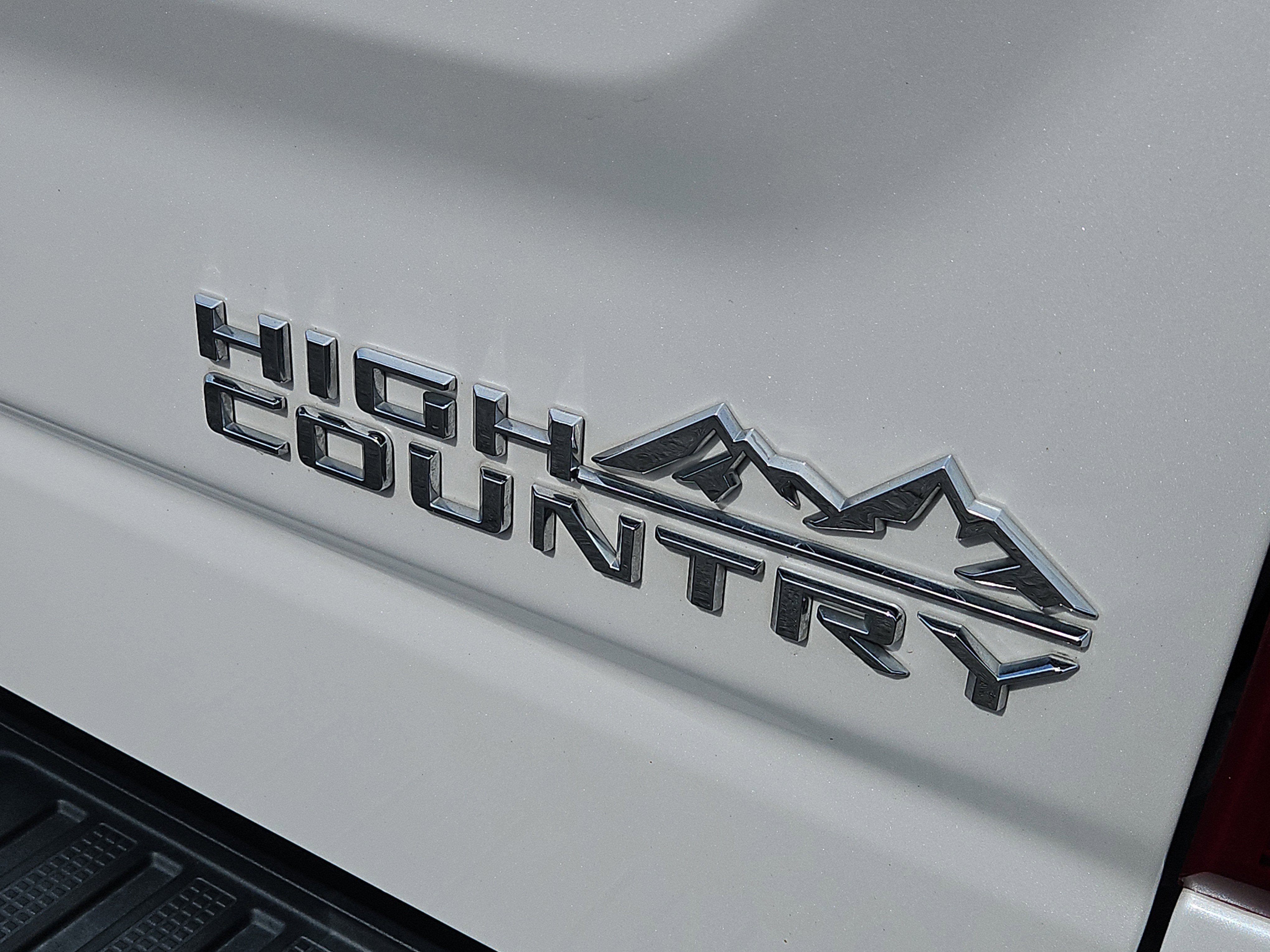 Used 2023 Chevrolet Silverado 1500 High Country w/ High Country Premium Package AWD/4WD image 6