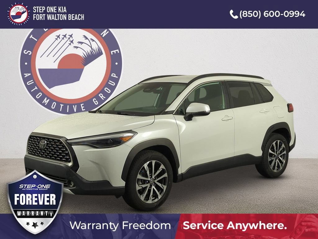 Used 2023 Toyota Corolla Cross XLE FWD image 1