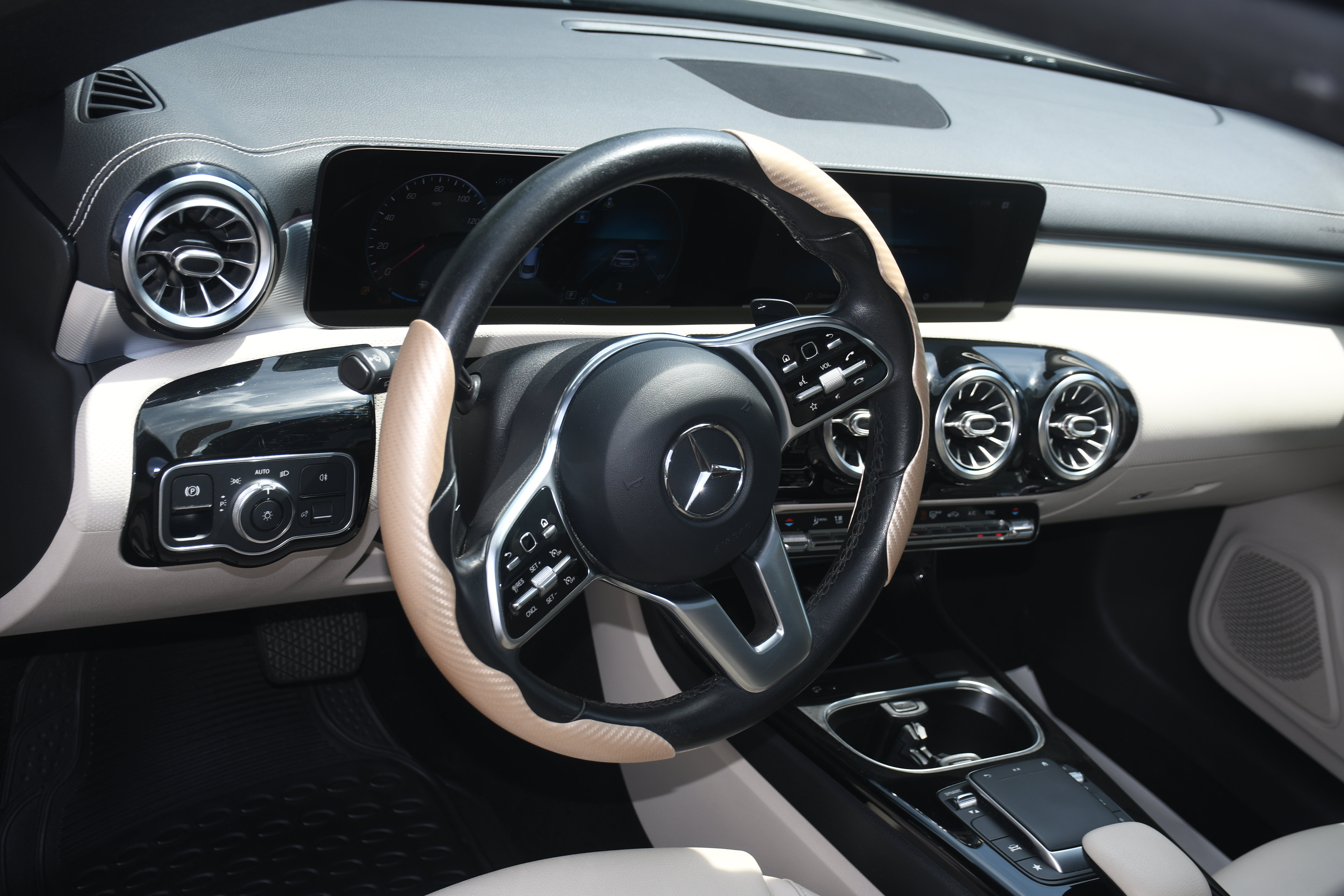 Used 2021 Mercedes-Benz CLA 250 image 9