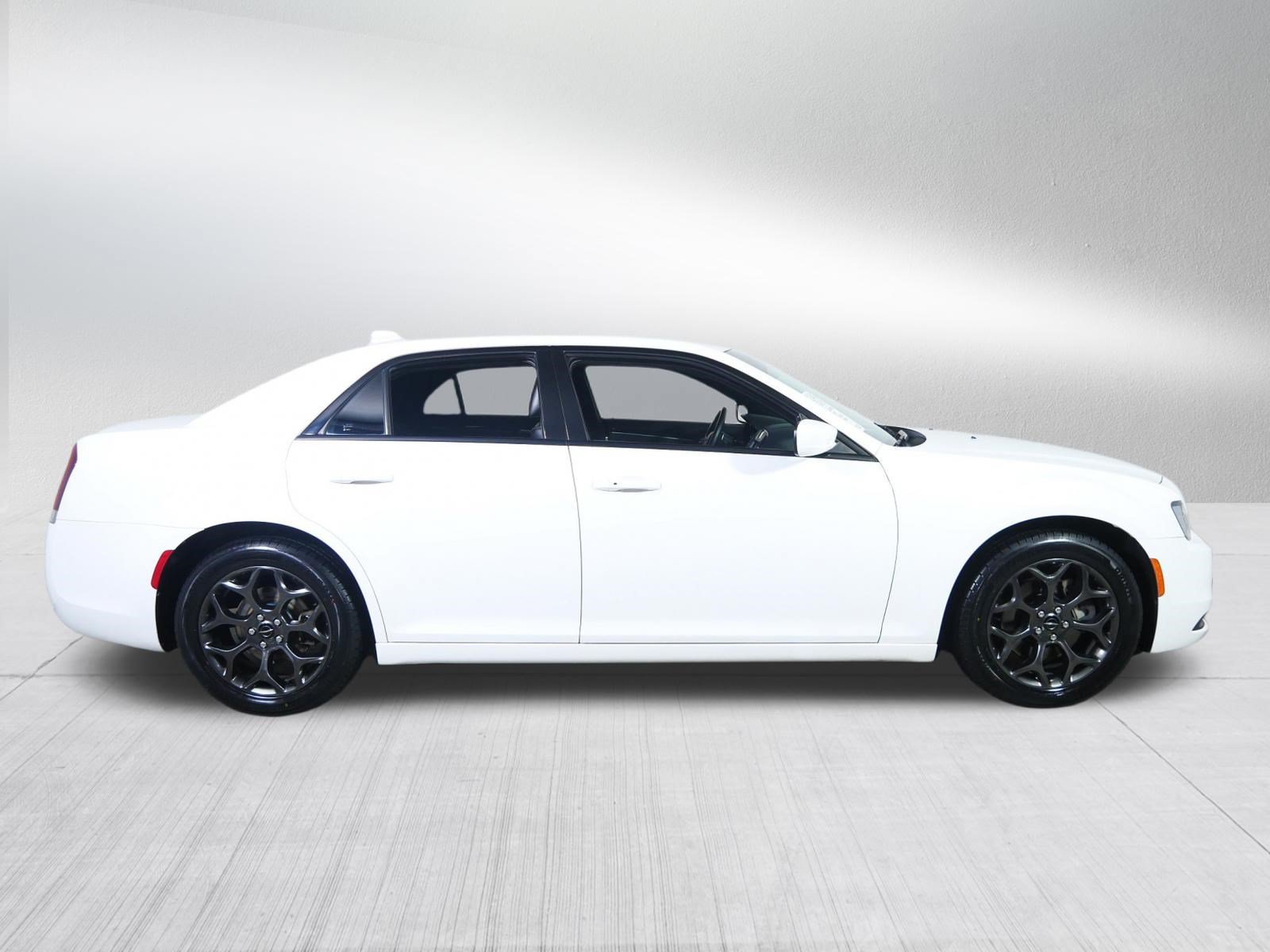 Used 2018 Chrysler 300 S AWD/4WD image 8