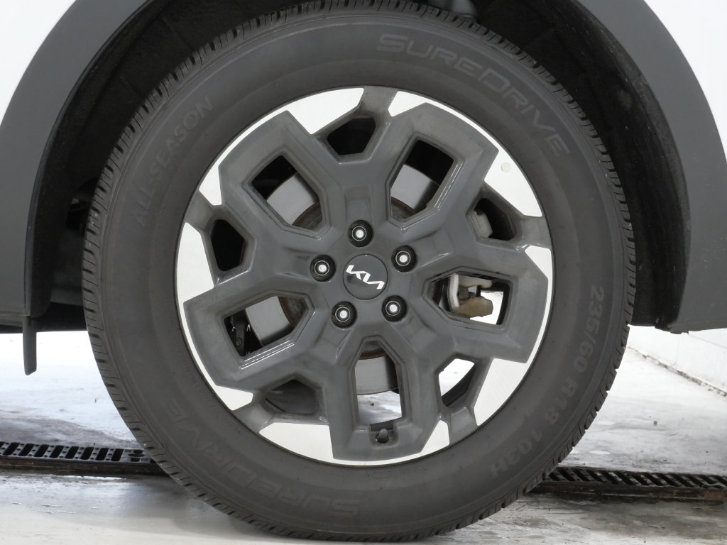 Used 2024 Kia Sorento S FWD image 9