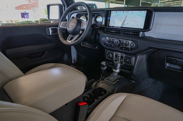 Used 2024 Jeep Wrangler Sahara w/ Technology Group AWD/4WD image 38