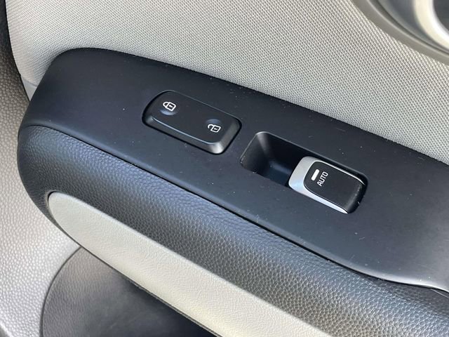 Used 2017 Kia Soul + image 13