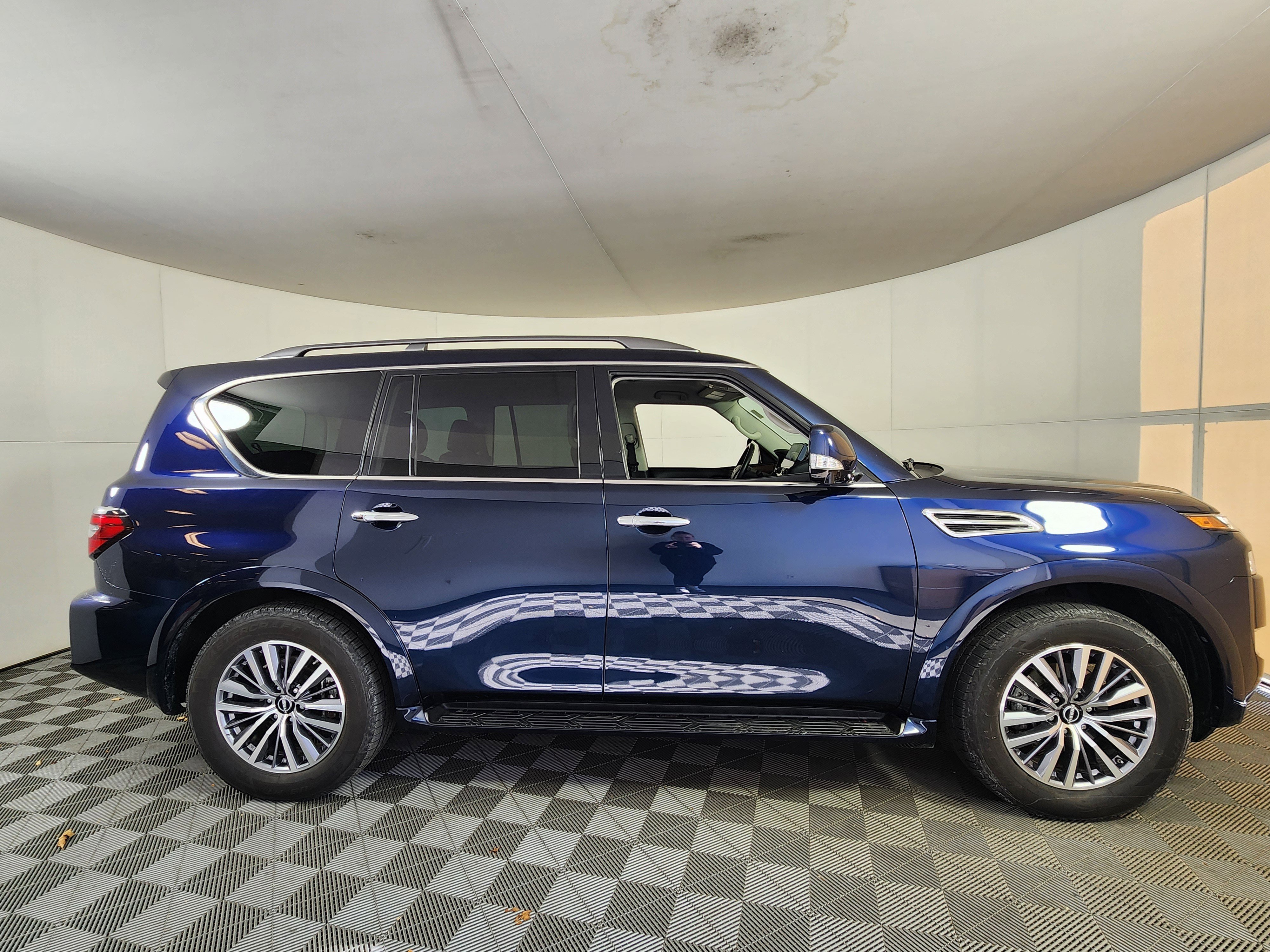 Used 2023 Nissan Armada SL w/ Captain's Chairs Package image 8