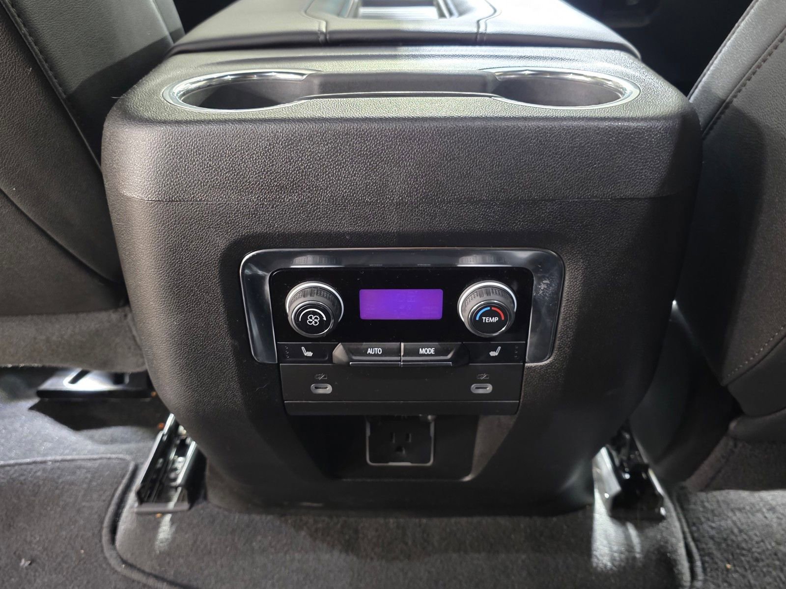 Used 2024 Chevrolet Suburban LT w/ LT Signature Package image 13