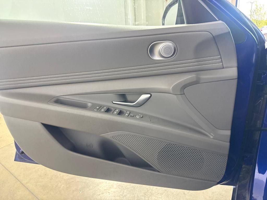 Used 2021 Hyundai Elantra SEL w/ Convenience Package FWD image 23