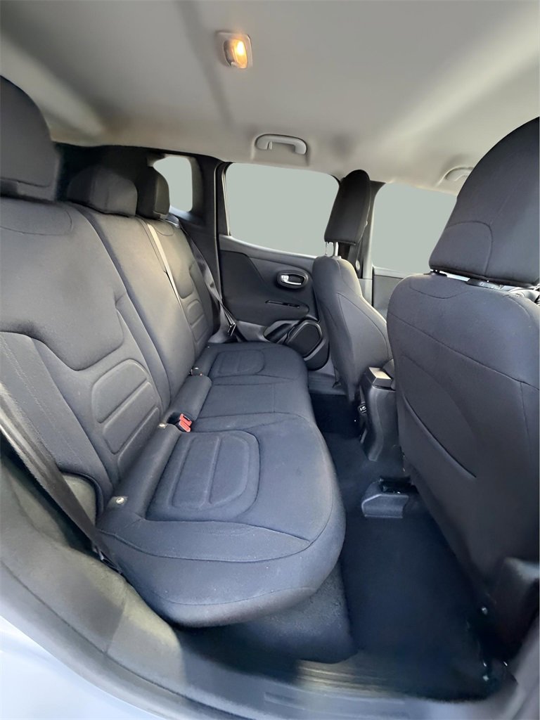 Used 2020 Jeep Renegade Latitude image 18