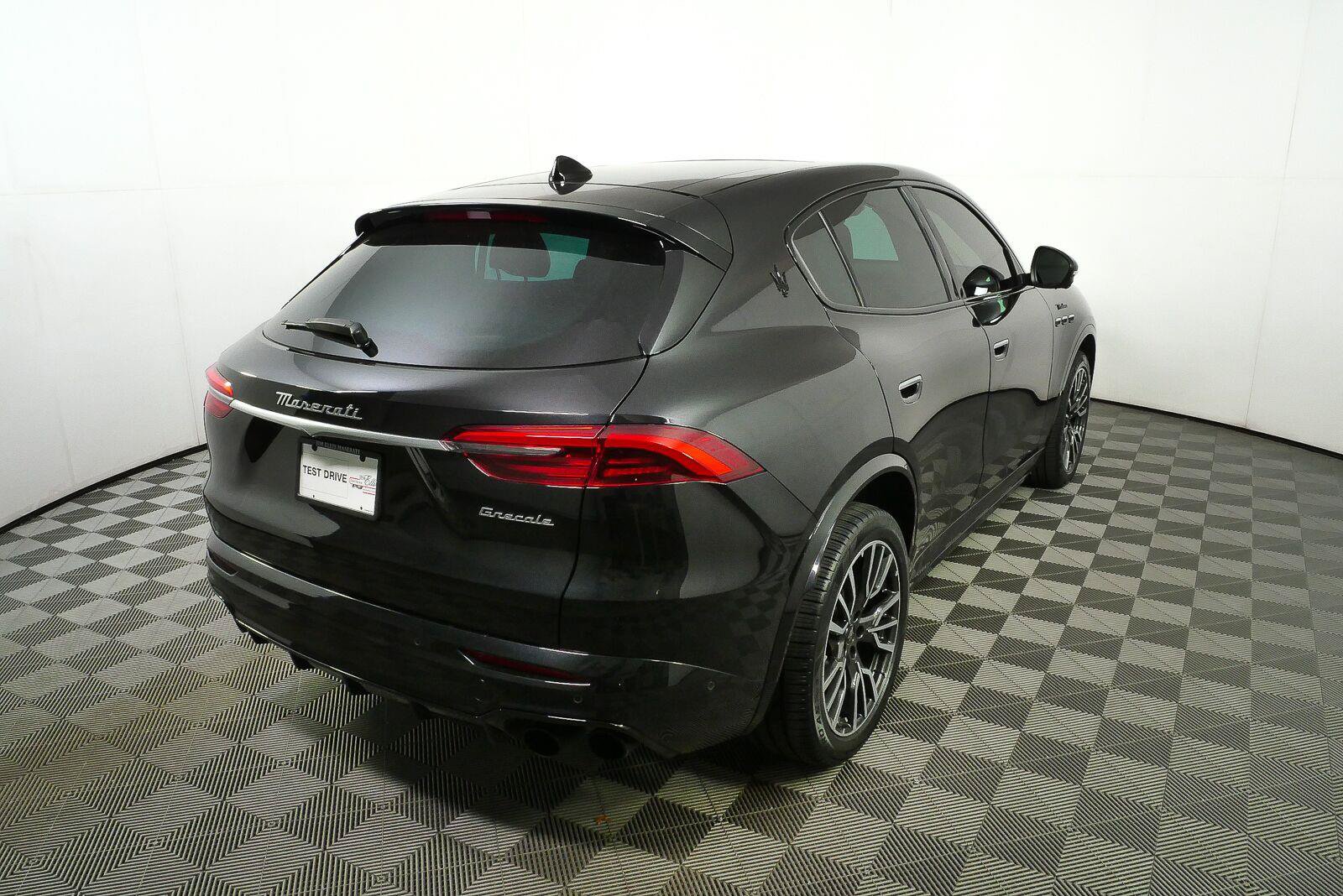 Used 2023 Maserati Grecale Modena AWD/4WD image 23