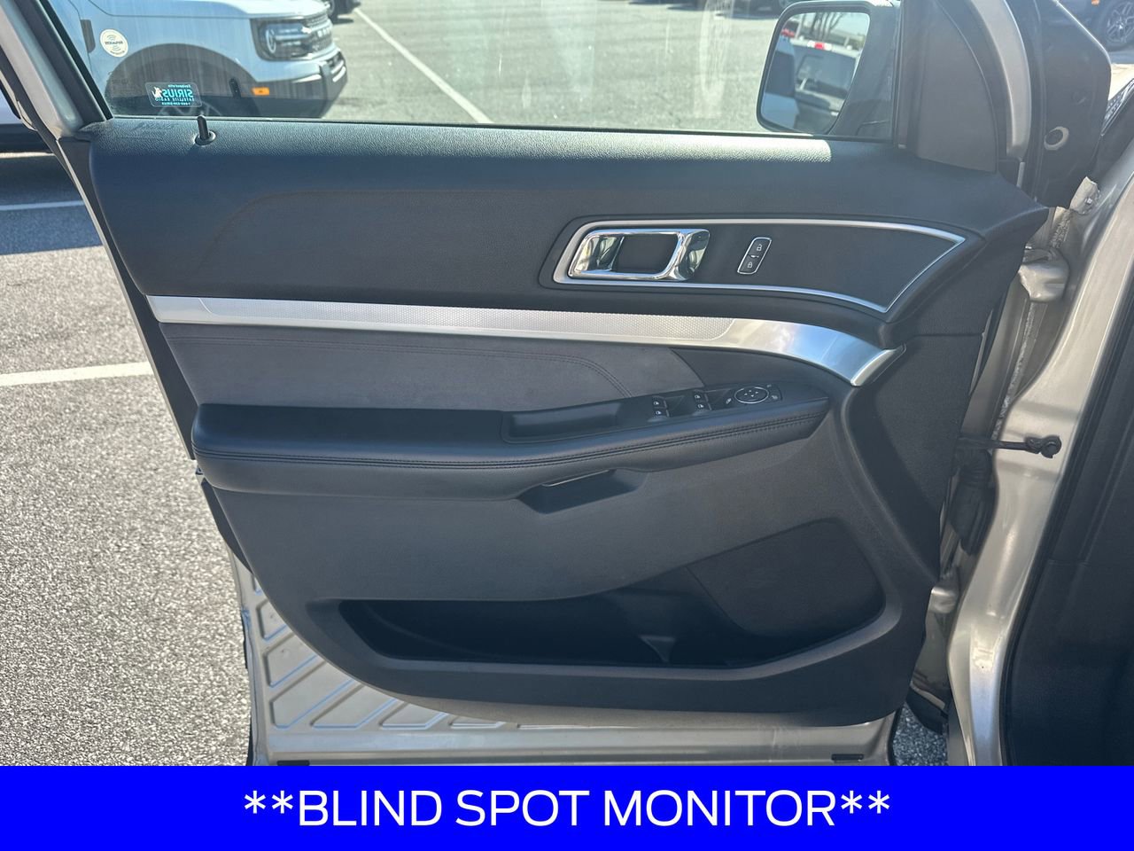 Used 2017 Ford Explorer XLT w/ Equipment Group 202A FWD image 10