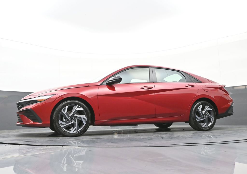 Certified 2025 Hyundai Elantra Sport image 43