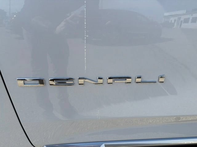 New 2026 GMC Yukon XL Denali w/ Advanced Technology Package AWD/4WD image 9