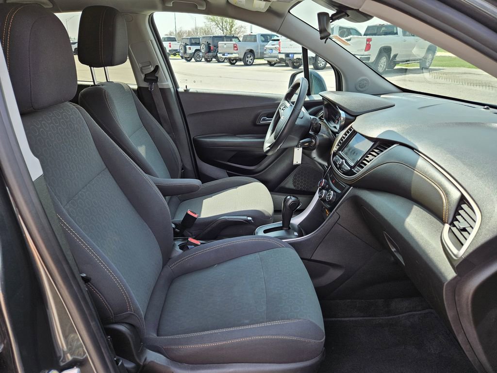 Used 2020 Chevrolet Trax LS w/ Tint and Cruise Package FWD image 32