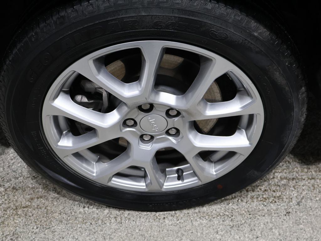 Certified 2023 Jeep Compass Latitude image 11