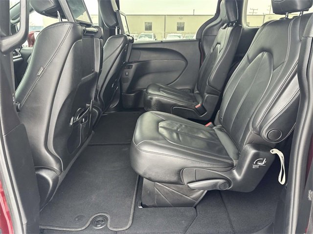 Used 2021 Chrysler Pacifica Touring-L w/ Uconnect Theater Family Group image 29